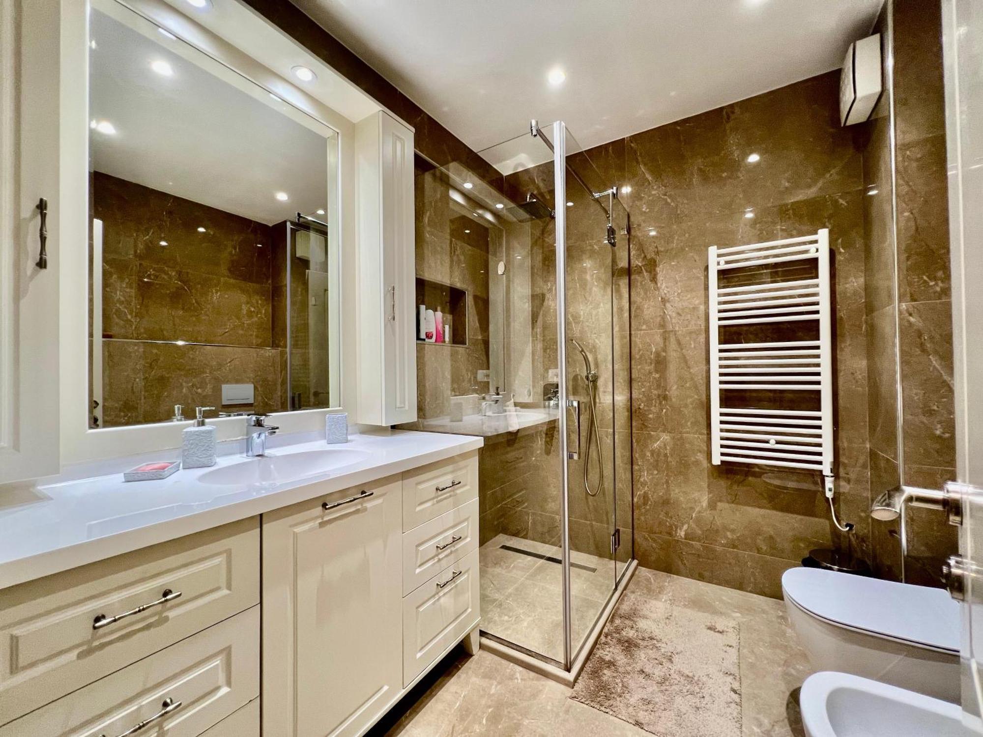 Apartament House