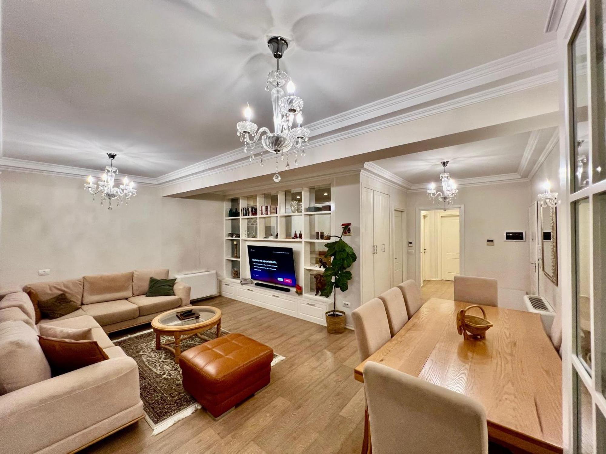 House * Tiranë